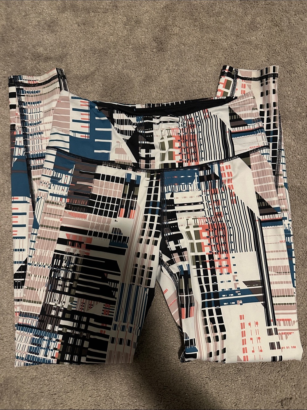 Victoria’s Secret' Geometric Print Performance Leggings - ‘Victoria Sport’